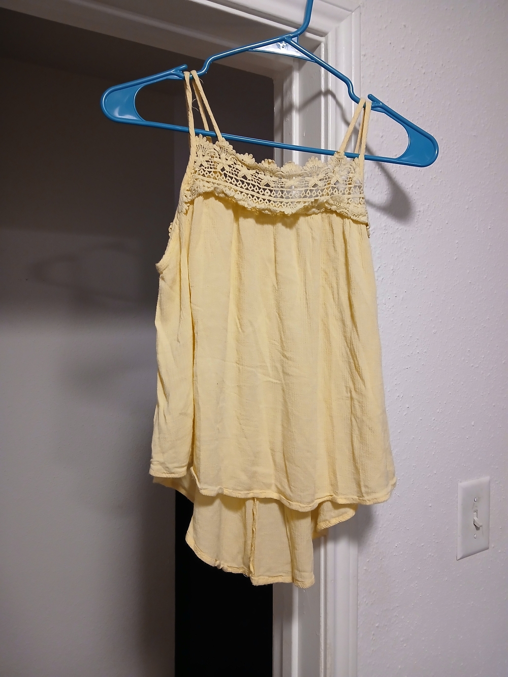 Andree Blue Vintage. Yellow Lace-Trim Cami Tank Top - Women
